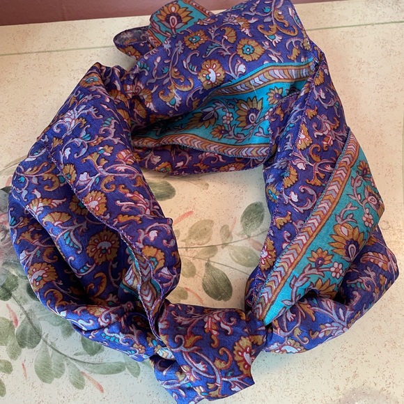 New Purple/blue flower print vintage handmade silk scarf. - Picture 8 of 8